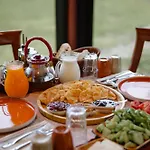 Ujevara E Vogel Theth