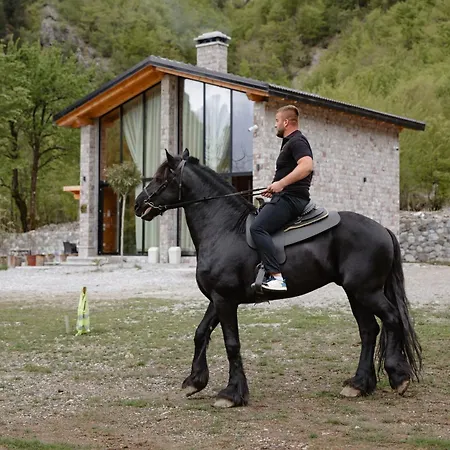 Villa Ujevara E Vogel Theth