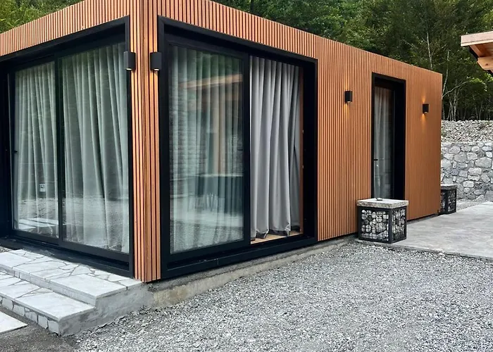 Ujevara E Vogel ヴィラ *