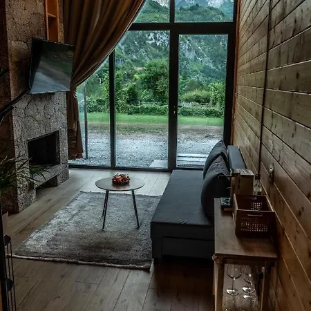 Ujevara E Vogel Villa *