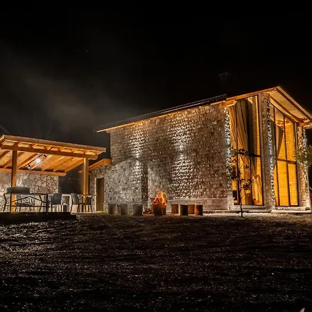Ujevara E Vogel Villa Theth