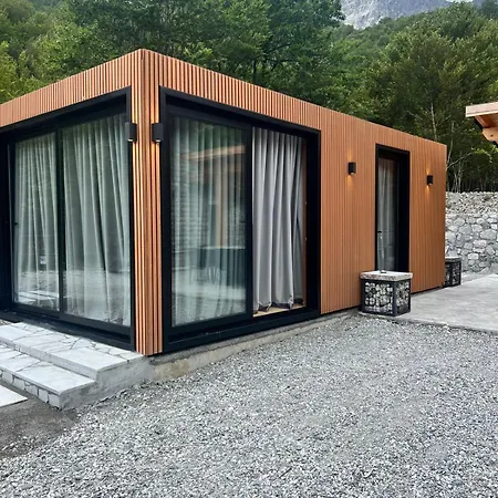 Ujevara E Vogel Villa *