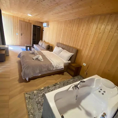 Ujevara E Vogel Villa Theth