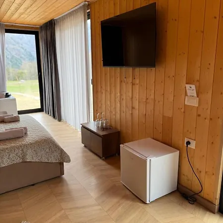 فيلة Ujevara E Vogel