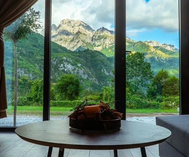 Ujevara E Vogel * Theth