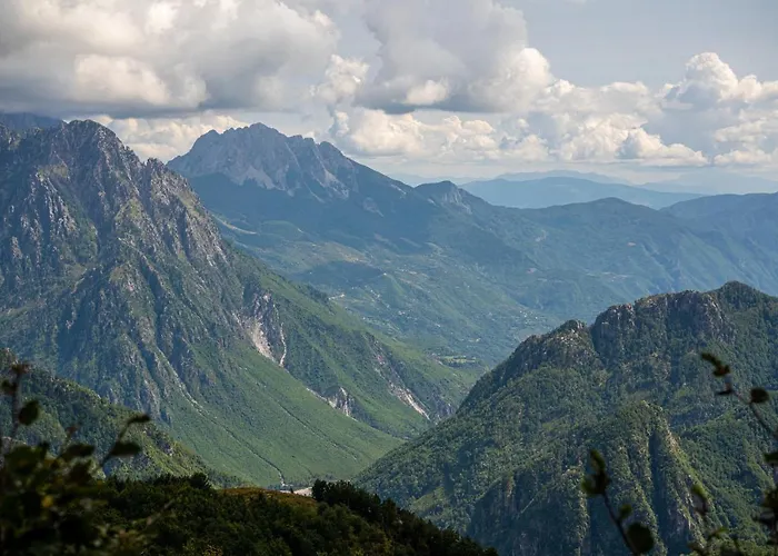 Ujevara E Vogel Villa *