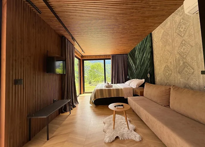 Ujevara E Vogel Villa *